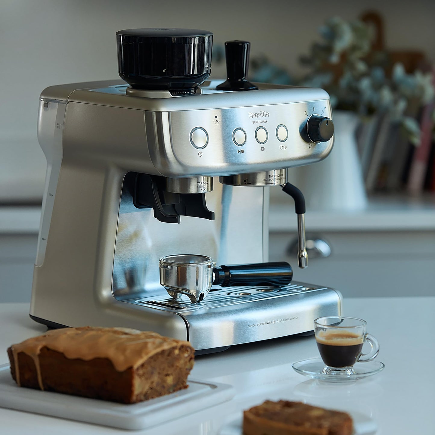 Breville Barista Max Espresso Machine | Latte & Cappuccino Coffee Maker with Integrated Bean Grinder & Steam Wand | 2.8 L Water Tank Stainless Steel